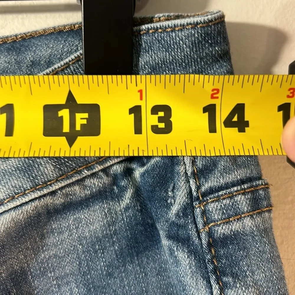 Earl Jeans Straight Leg size 6.  med wash stretch festival closet staple